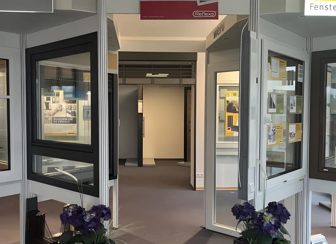 Ausstellung mit Fenstern und Türen bei der Schreinerei Hartmann