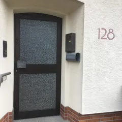Die alte Haustür vor dem Austausch