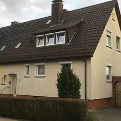 Doppelhaushälfte über Eck mit Vorbaurollläden