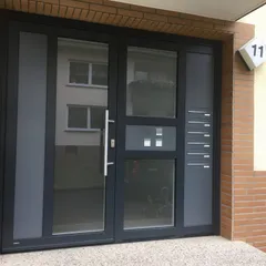 WERU Atris Haustür mit integrierter Klingelanlage und Briefkästen