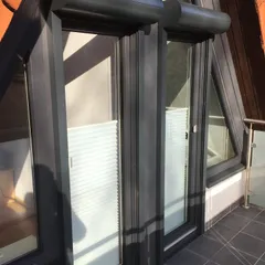 Balkontüren mit Vorbaurollläden von Roma