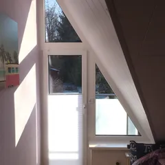 Schräge Festverglasung von innen, rechte Seite